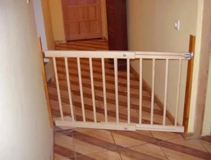 Nastavitelná dětská bezpečnostní zábrana