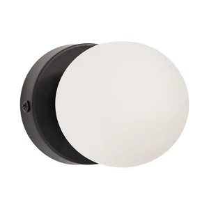 Nástěnné kovové svítidlo Brisia, bílé/černé, Ø8 cm – Kave Home