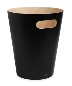 Odpadkový koš Umbra Woodrow 28 cm – černý a přírodní dřevo