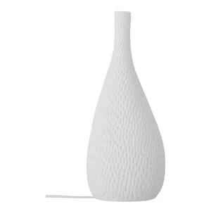 Pela – bílá stolní lampa