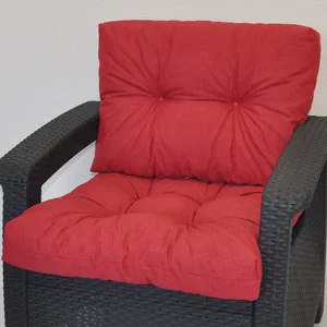 Polstr na křeslo z umělého ratanu – vínový melír