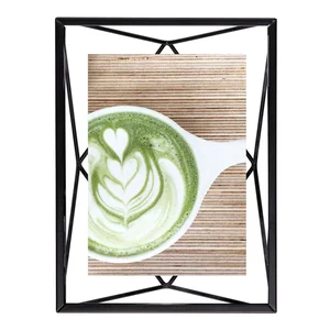 Prisma 20x15 cm – černý kovový rámeček, stojanový i na zeď, Umbra