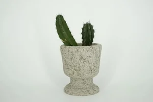 Římský kalich - dekorativní květináč z pemzového kamene