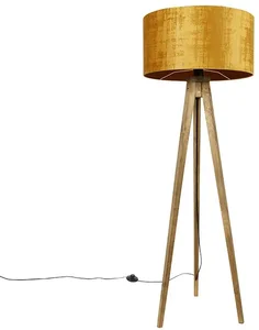 Rustikální stojací lampa s žlutým stínítkem a trojnožkou
