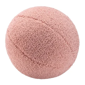 Růžový dětský polštář Ball z bouclé textilie Wigiwama