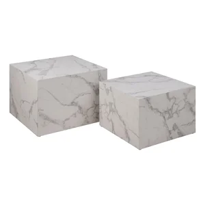 Sada bílých konferenčních stolků s mramorovým dekorem