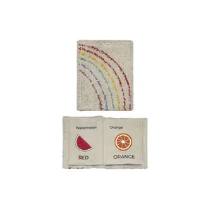 Senzorická knížka Colours od Lorena Canals