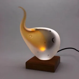 Skleněná dekorativní lampa slon z českého skla