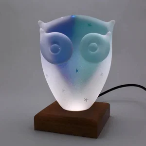 Skleněná dekorativní sova s LED osvětlením