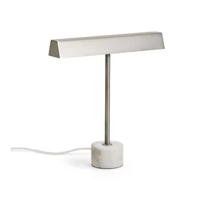 Stolní lampa Lynor – kovová, stříbrná, 32,5 cm (Kave Home)