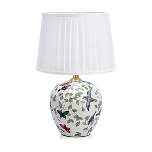 Stolní lampa Mansion s textilním stínidlem