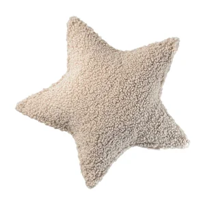 Světle hnědý polštář Star z bouclé – Wigiwama
