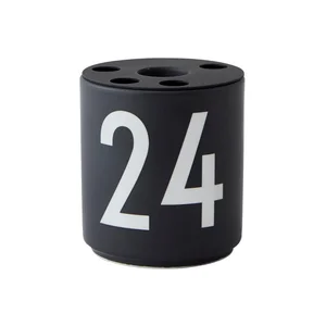 Svícen Design Letters z černého porcelánu