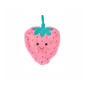 Termofor Strawberry v růžové barvě od Sass & Belle