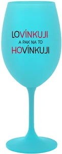Tyrkysová sklenice na víno 350 ml s motivem LOVÍNKUJI A PAK NA TO HOVÍNKUJI