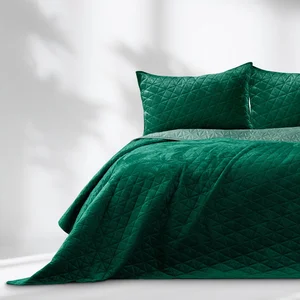 Zelený sametový přehoz prošívaný 220×240 cm – Laila