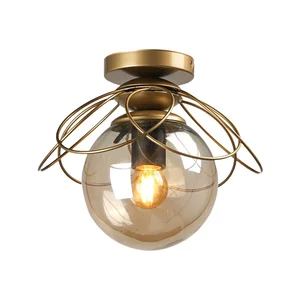 Zlaté stropní svítidlo Alaca od Squid Lighting