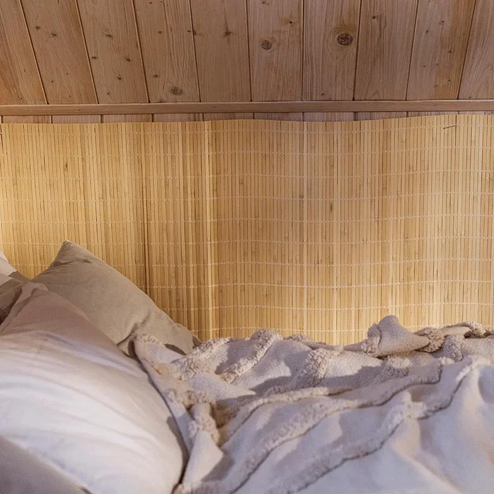 Bambusová ochranná rohož za postel – Přírodní barva, 90 x 300 cm