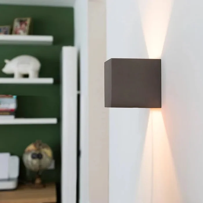 Betonová nástěnná lampa Box