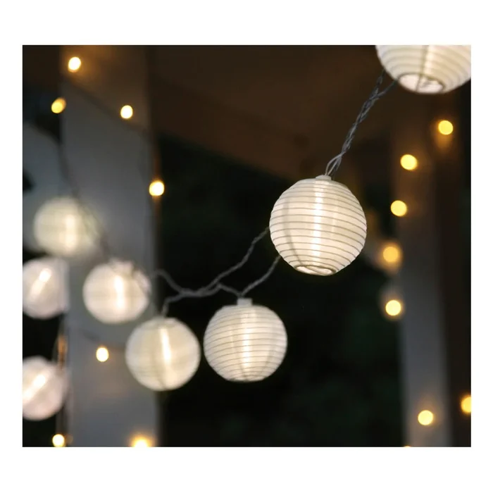 Bílý LED venkovní řetěz s lampiony 4,5 m