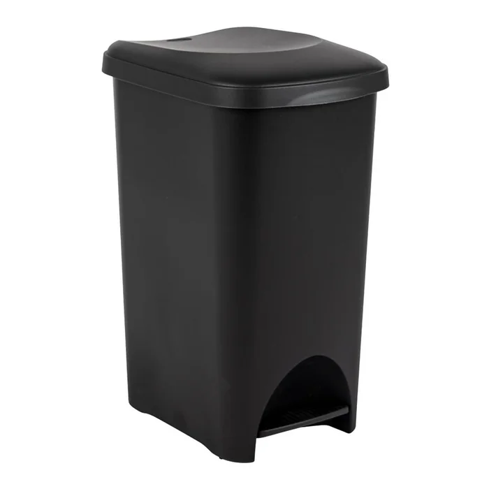 Černý plastový odpadkový koš s pedálem 40 l