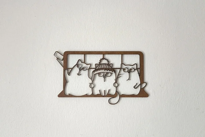 Dřevěná dekorace Kočičky na zeď 55x31 cm Ořech