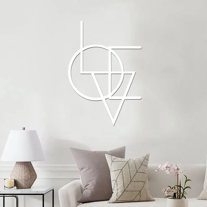 Dřevěná dekorace LOVE na zeď 30x43 cm