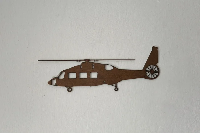 Dřevěná dekorace Vrtulník černá 27x10 cm