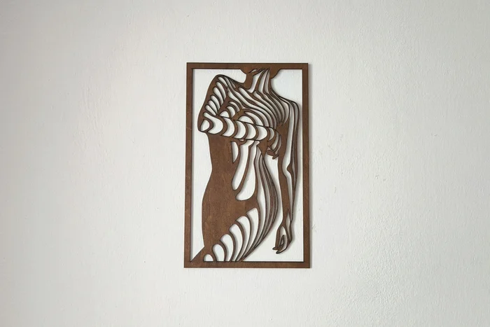 Dřevěná dekorace Žena Bříza 20x33cm