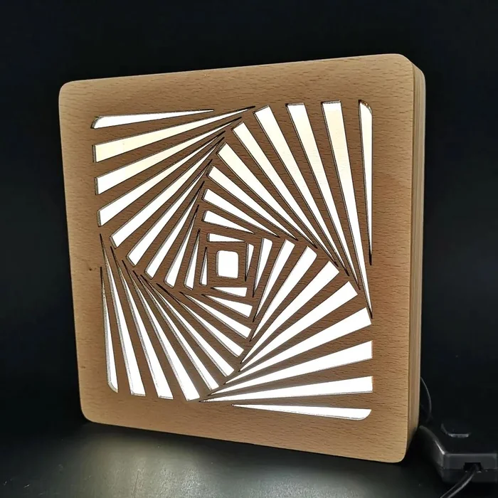 Dřevěná LED lampička Spirála