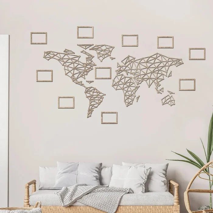 Dřevěná mapa světa s fotorámečky
