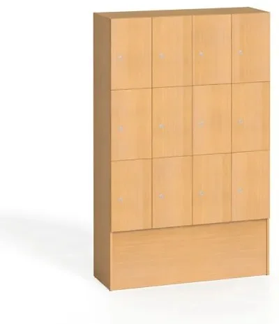 Dřevěná šatní skříňka s odkládacími boxy a zámkem