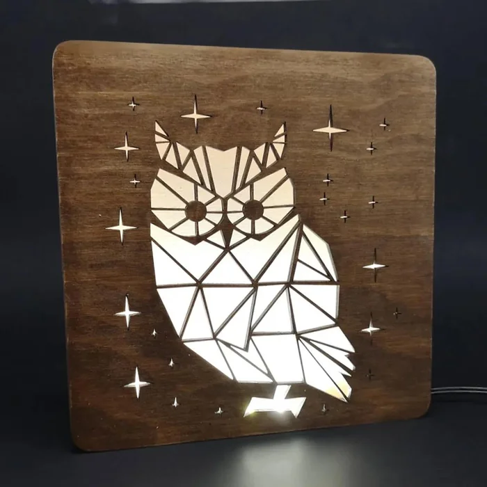 Dřevěná soví lampička s LED osvětlením, 20 cm