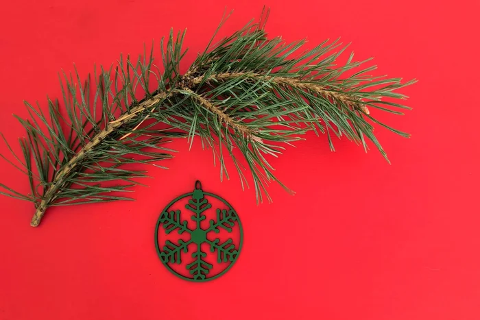 Dřevěná vánoční ozdoba Vločka - koule 7x7 cm, světle zelená