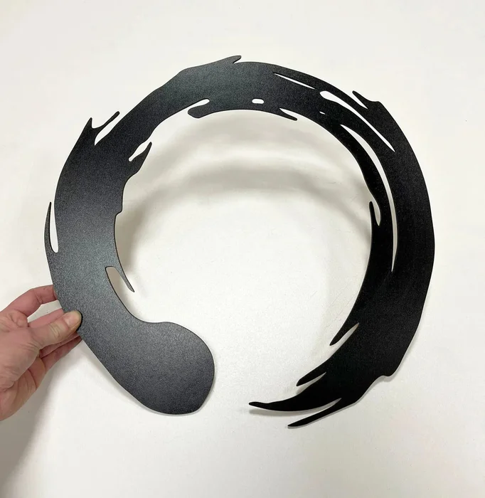 Dřevěný Enso kruh - minimalistický zenový obraz