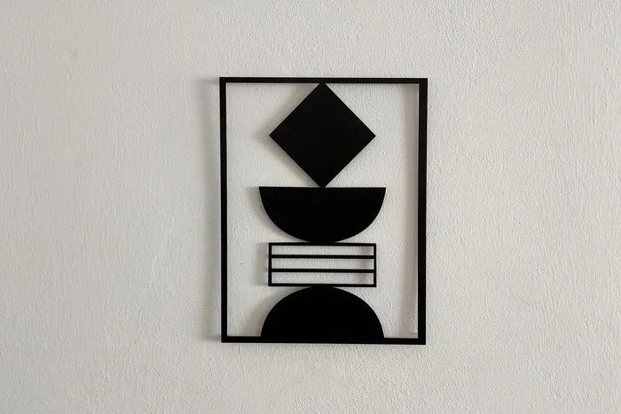 Dřevěný geometrický obraz na stěnu 20x25 cm černý