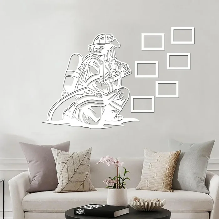 Dřevěný hasič na zeď s výměnnými fotografiemi 9x13