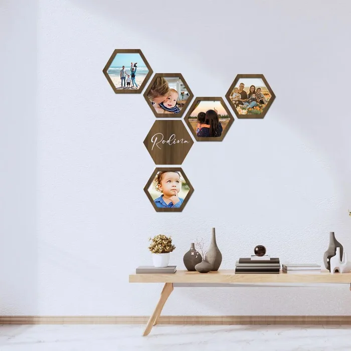 Dřevěný hexagonální fotorámeček s textem Láska