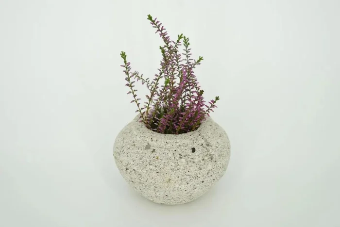 Elegantní keramický květináč bez voděodolného potahu