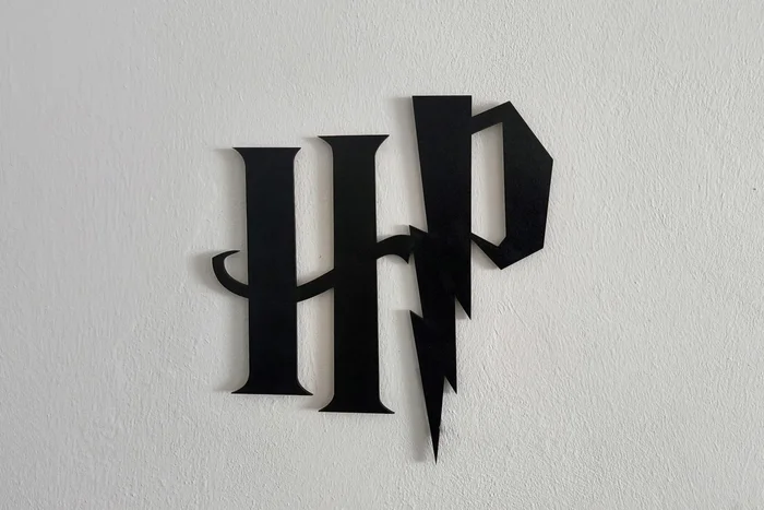 Harry Potter Dřevěná Závěsná Dekorace 20x22cm Černá