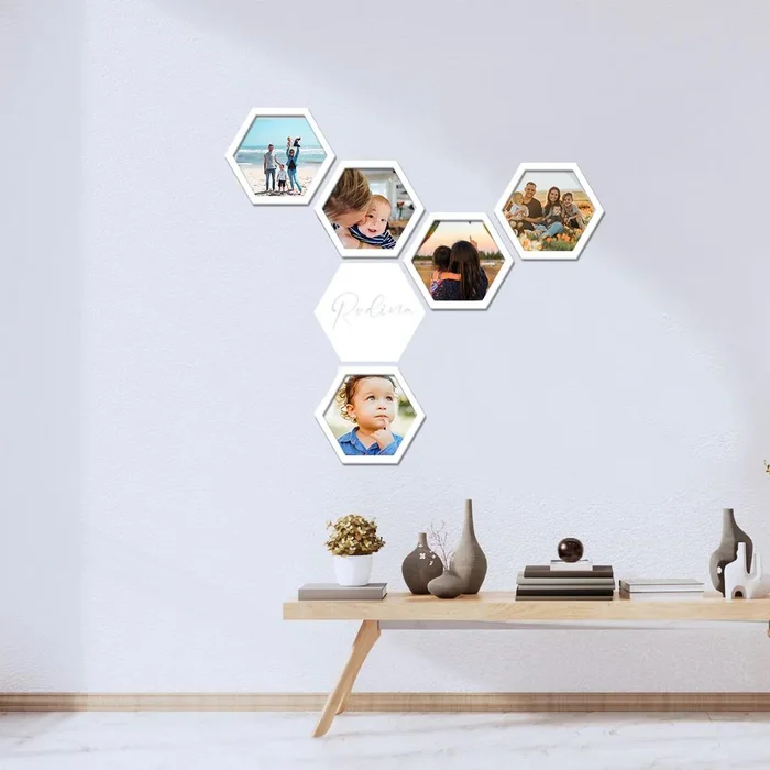 Hexagonální dřevěné fotorámečky s textem Rodina