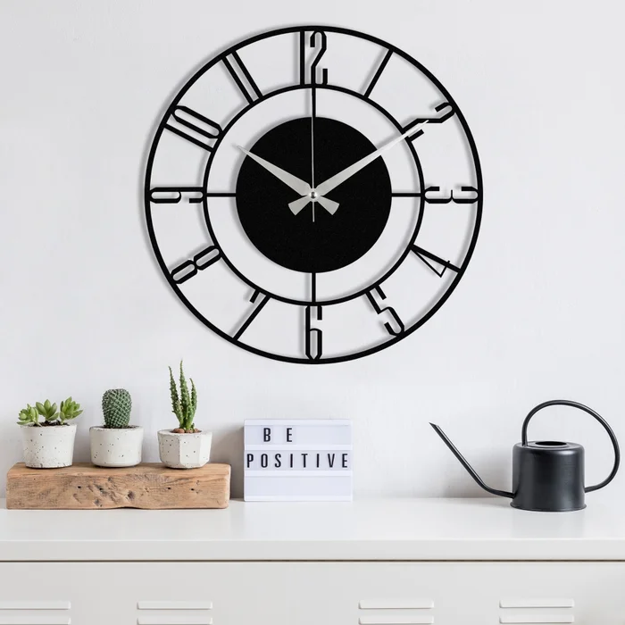 Kovové nástěnné hodiny 48 × 48 cm – dekorativní doplněk