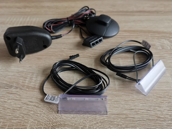 LED osvětlení pro skleněnou polici, sada 2 ks, studená bílá