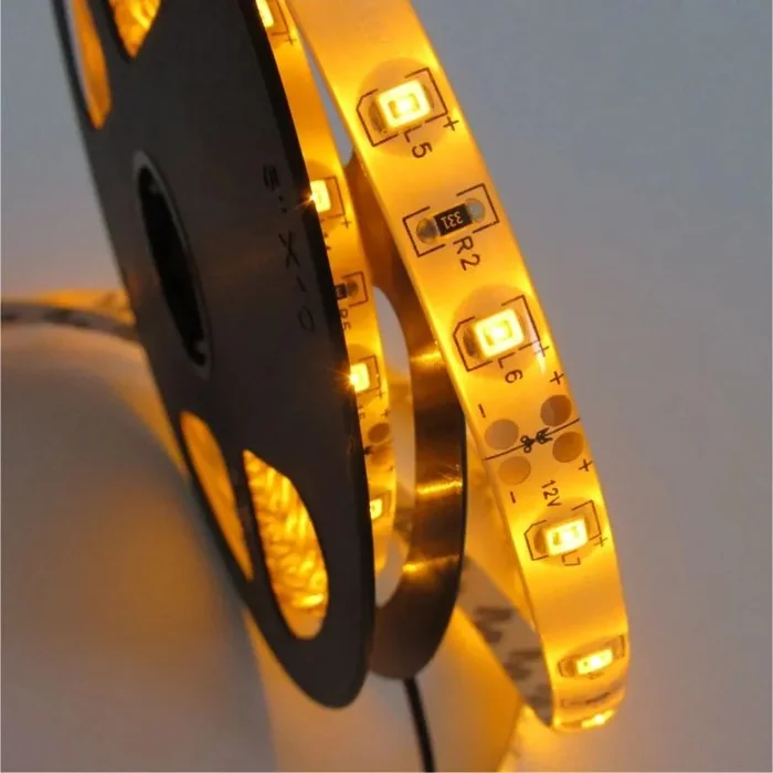 LED pásek SMD 2835 5m žlutý IP65