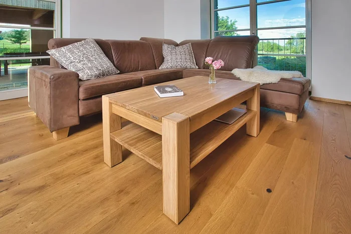 Masivní dubový konferenční stolek Denver