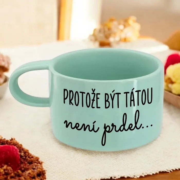Mátový hrnek Makronka - Táta není prdel