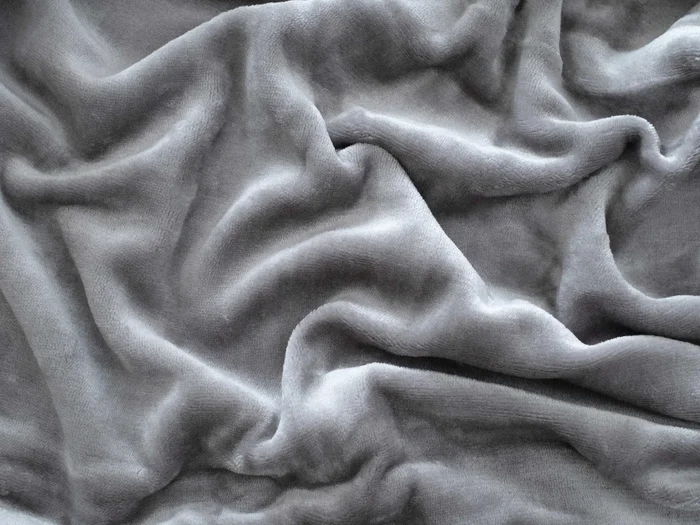Mikroplyšové prostěradlo 220×200 cm šedé