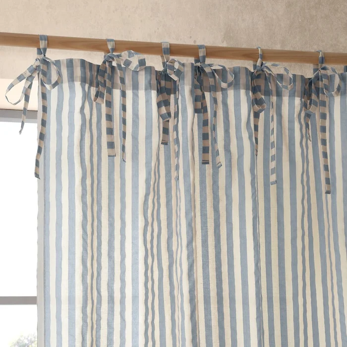 Modrá záclona Zanzibar Stripe 140x229 cm