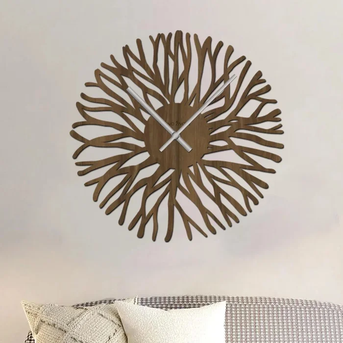 Nástěnné hodiny ROOTS - Přírodní elegance s ořechovým dekorem, rozměr 35x35 cm, stříbrné ručičky