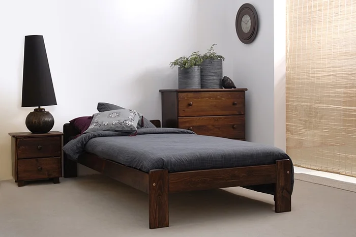 Postel MAYSON 80x200 cm z borovice s mořením ořech